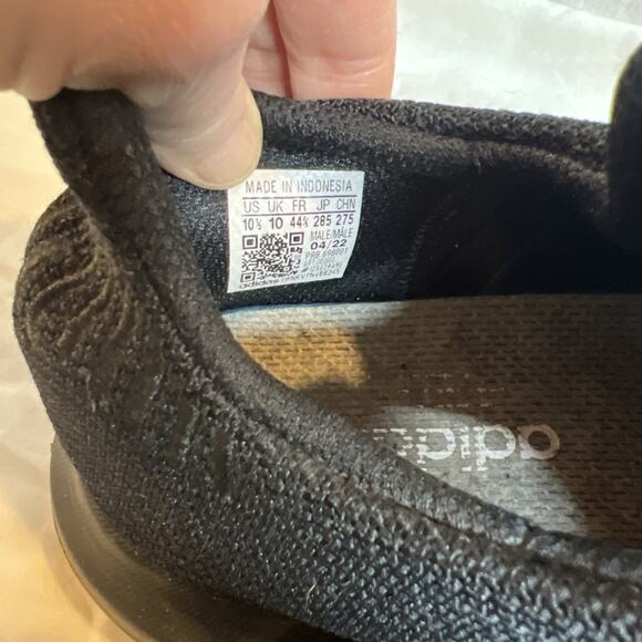 Athletic_Shoes